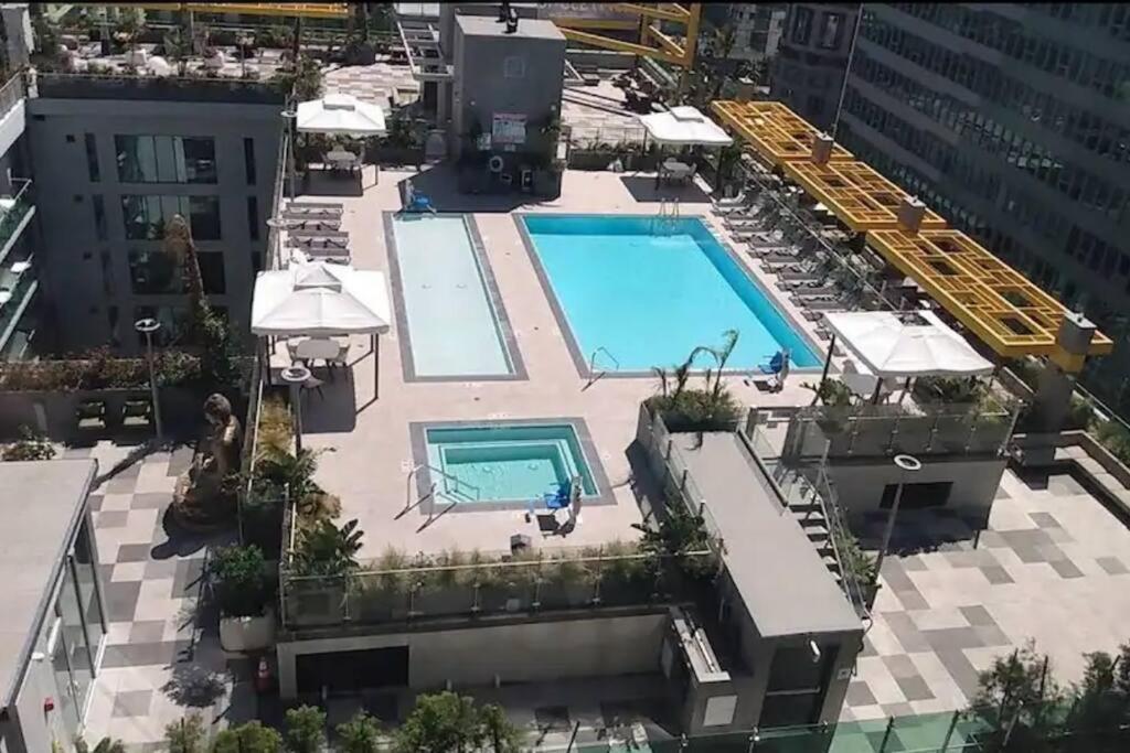 Comfy Cozy With Pool & Hot Tub In Downtown La' Apartamento